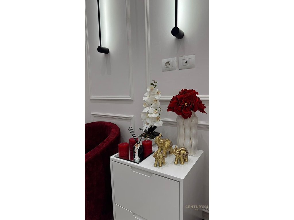 RENTAL SPACE FOR NAILS IN ASTIR!