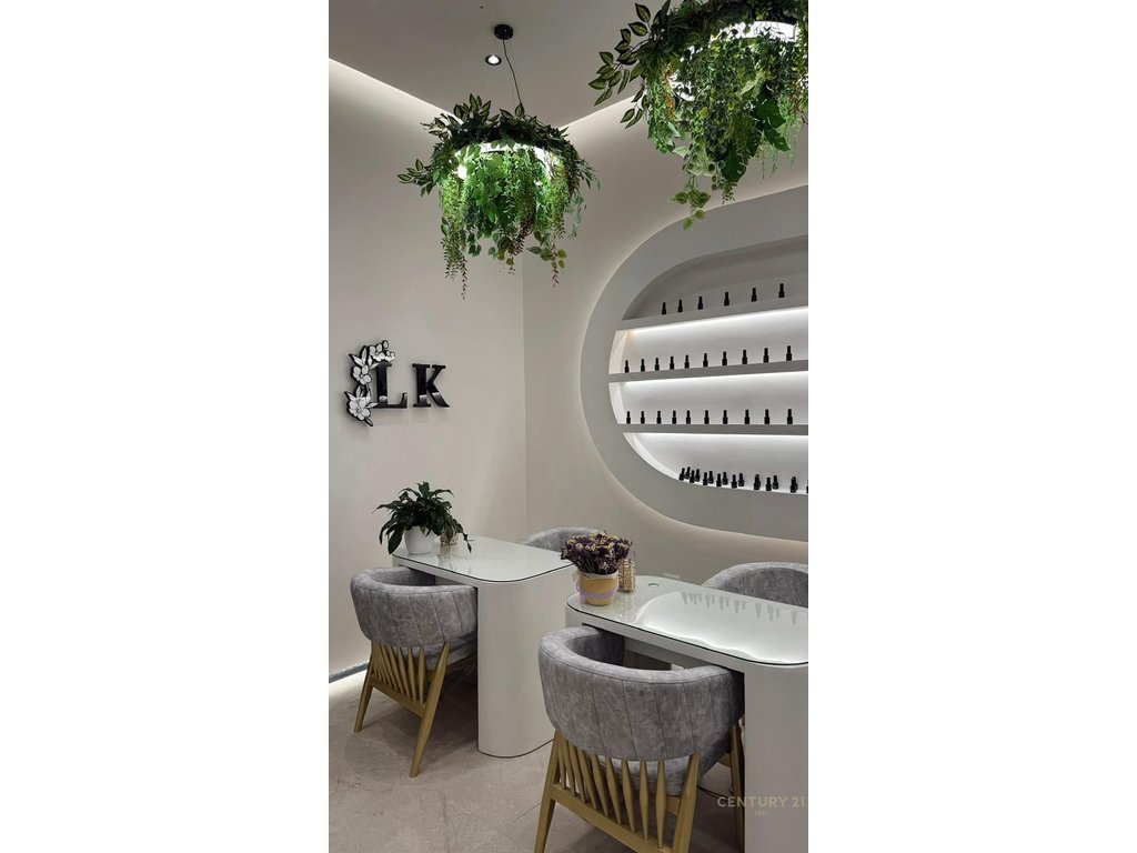 RENTAL SPACE FOR NAILS IN ASTIR!