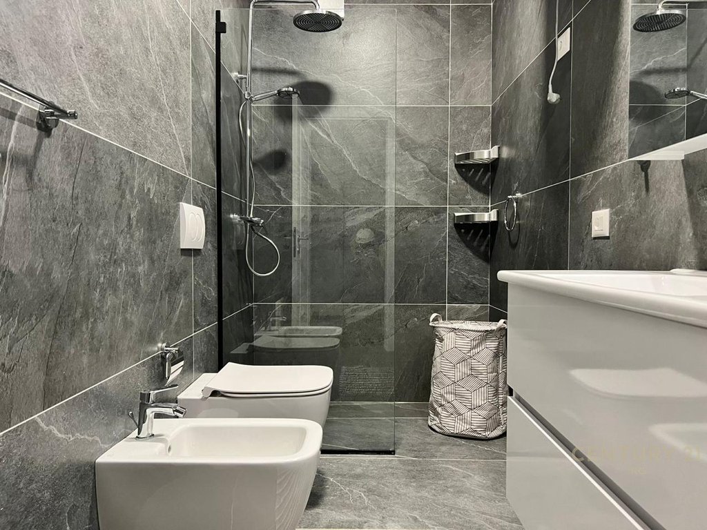 Apartment 1+1+parking space for rent at Bulevardi i Ri