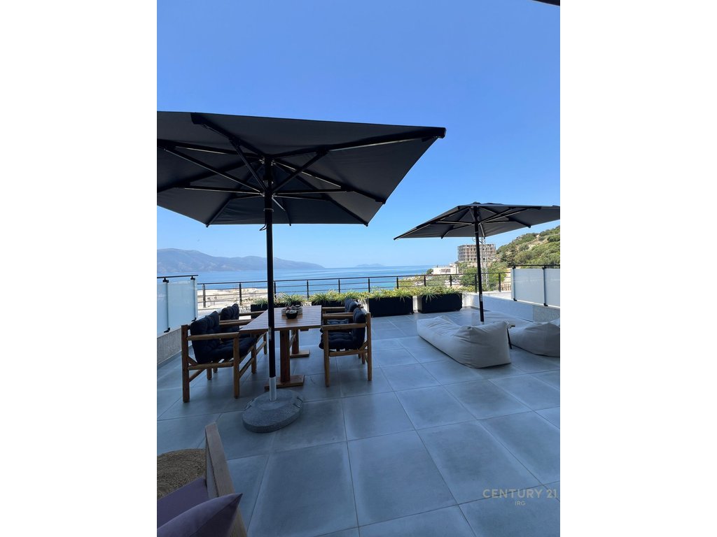 2 Studio Apartments for sale with parking space by the sea with a sea view!