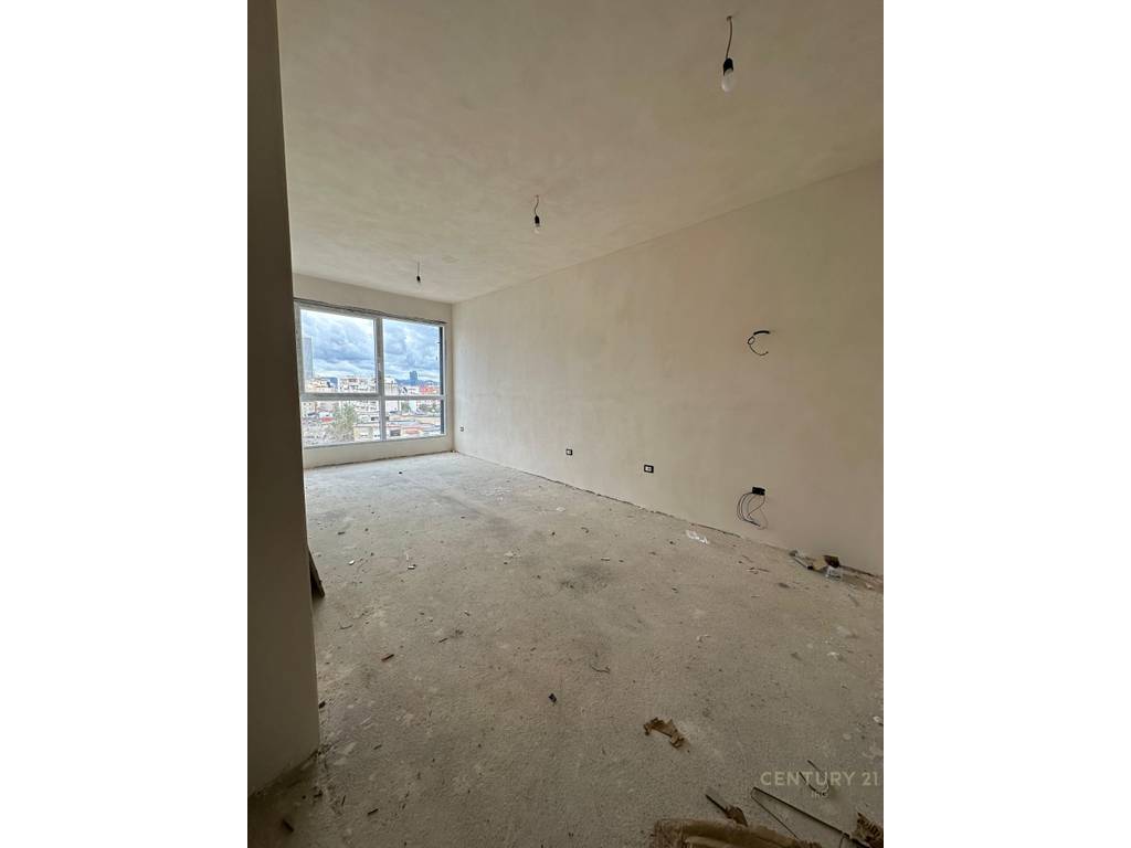 Shitet Apartament 2+1 te Fusha e Ali Demit!