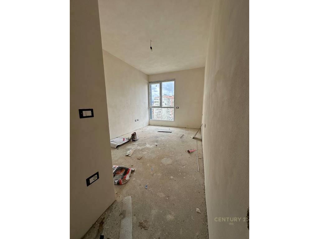 Shitet Apartament 2+1 te Fusha e Ali Demit!