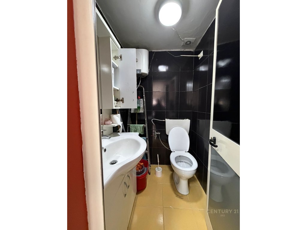 Service unit for sale!