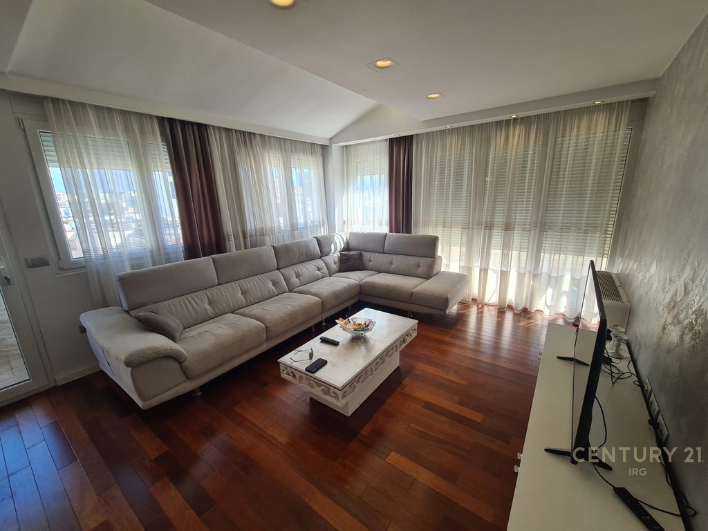 APARTMENT 2+1+2 ON KAVAJË STREET!