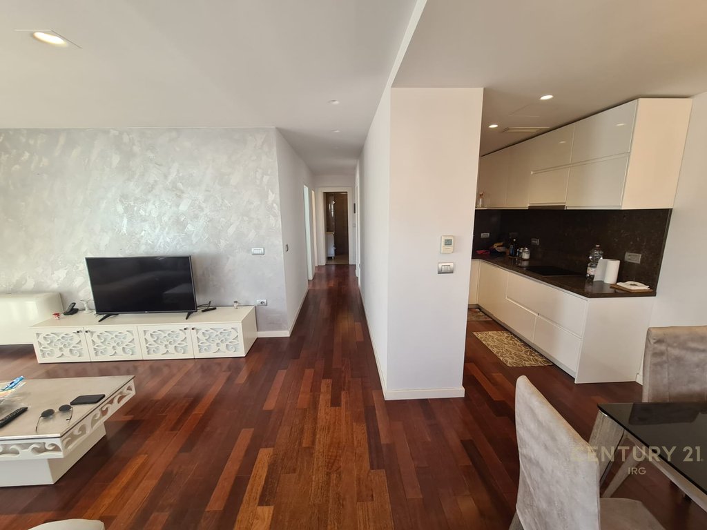 APARTMENT 2+1+2 ON KAVAJË STREET!