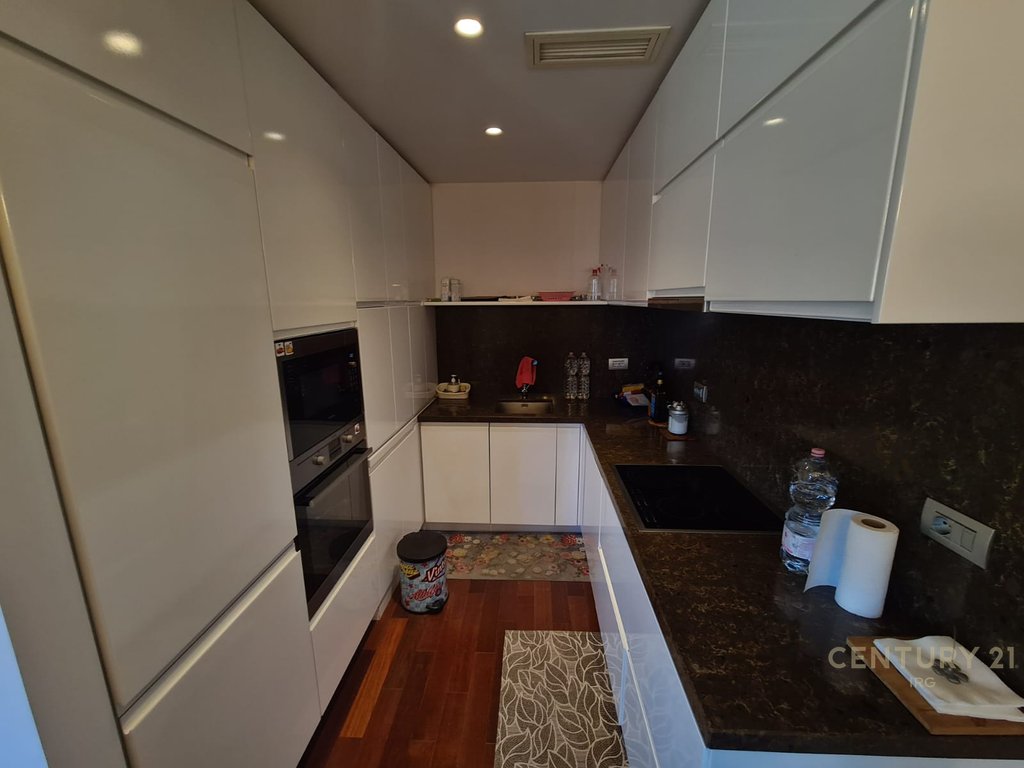 APARTMENT 2+1+2 ON KAVAJË STREET!