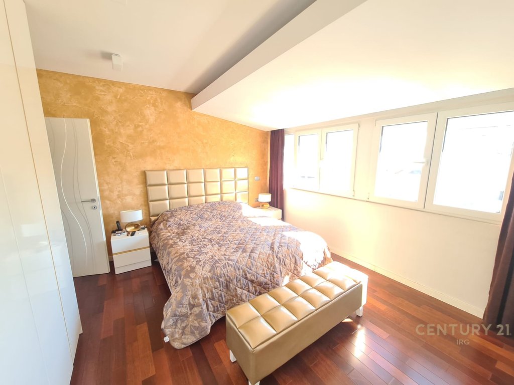APARTMENT 2+1+2 ON KAVAJË STREET!