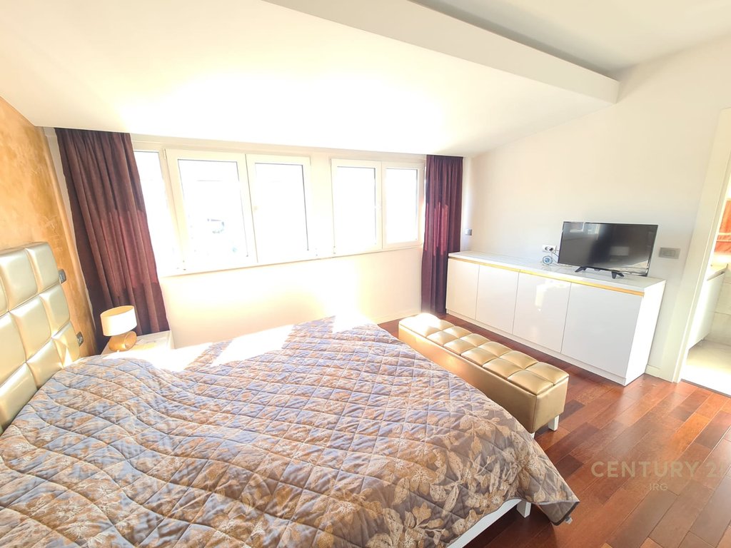APARTMENT 2+1+2 ON KAVAJË STREET!