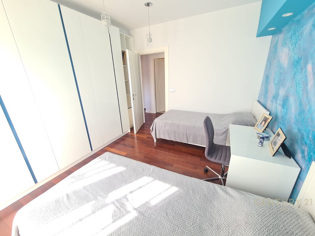 APARTMENT 2+1+2 ON KAVAJË STREET!