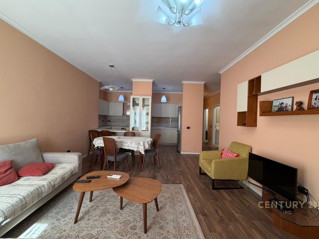 Apartment 3+1 on Kavaja Street!