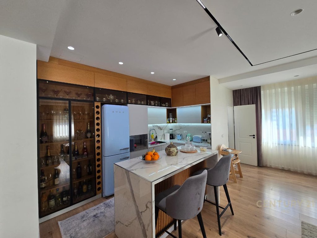 Apartment 3+1+2+balcony+storage+garage on Kosovareve Street.