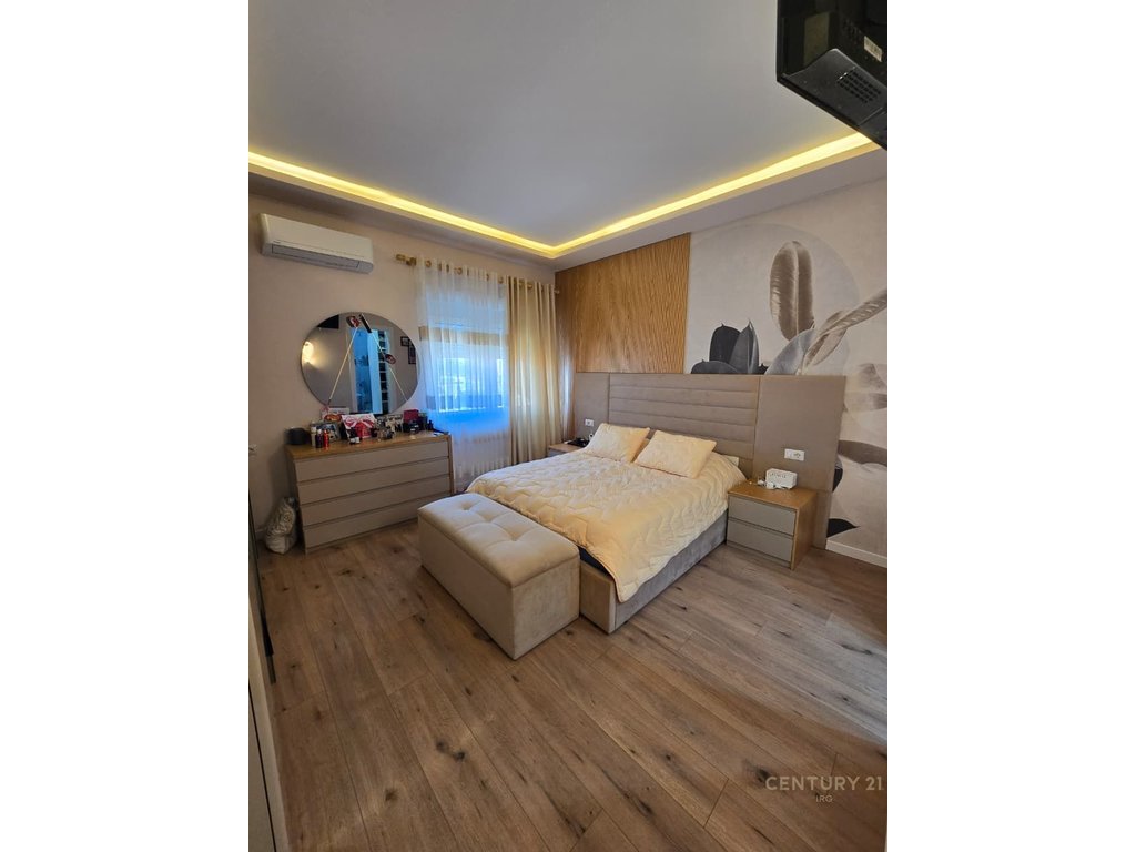 Apartment 3+1+2+balcony+storage+garage on Kosovareve Street.