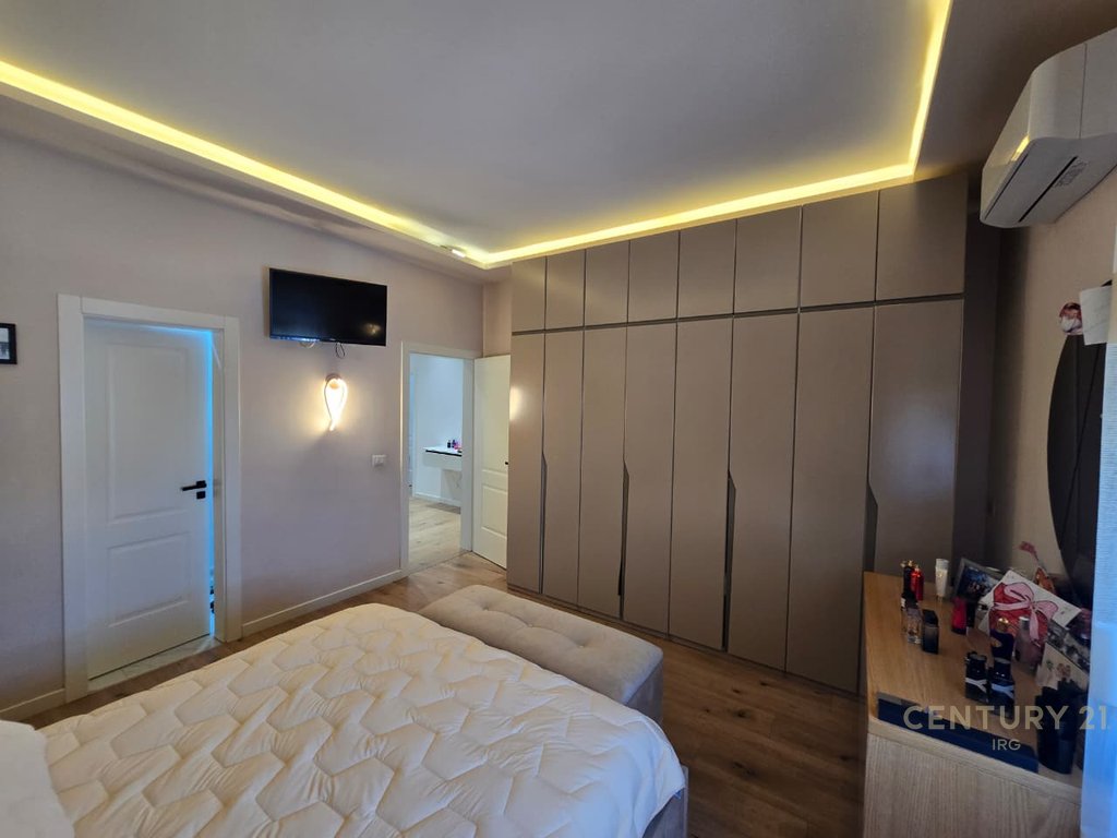 Apartment 3+1+2+balcony+storage+garage on Kosovareve Street.