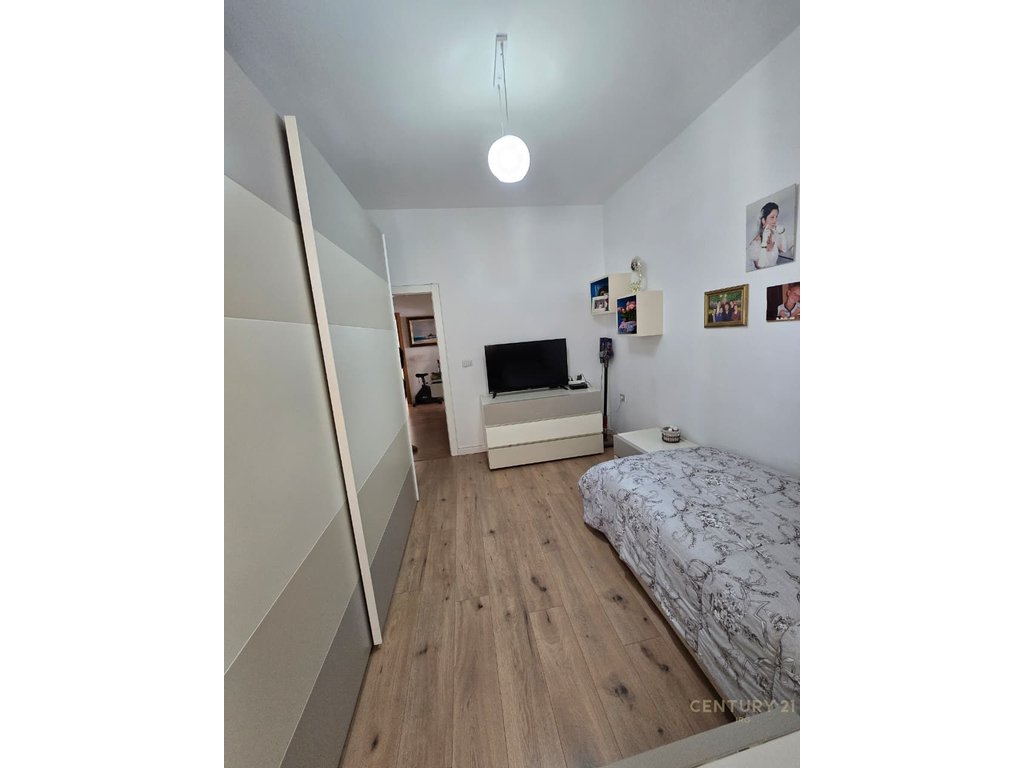 Apartment 3+1+2+balcony+storage+garage on Kosovareve Street.
