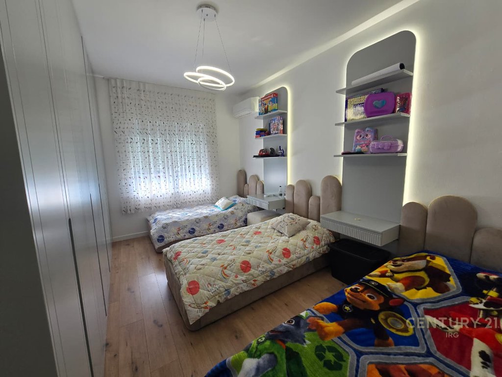 Apartment 3+1+2+balcony+storage+garage on Kosovareve Street.