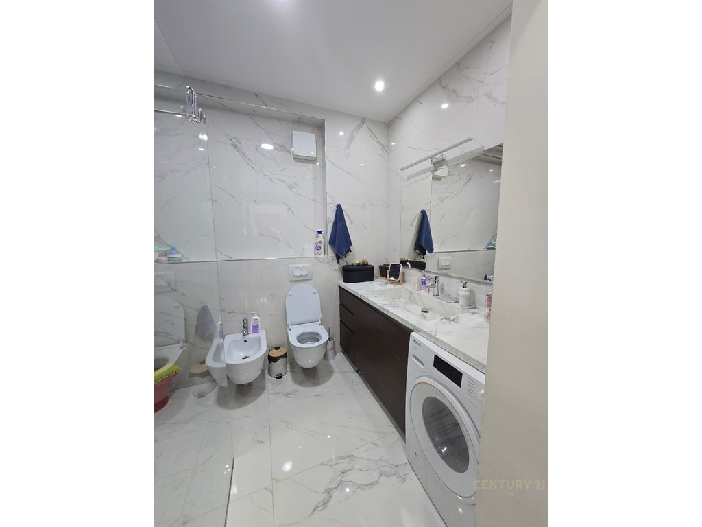 Apartment 3+1+2+balcony+storage+garage on Kosovareve Street.