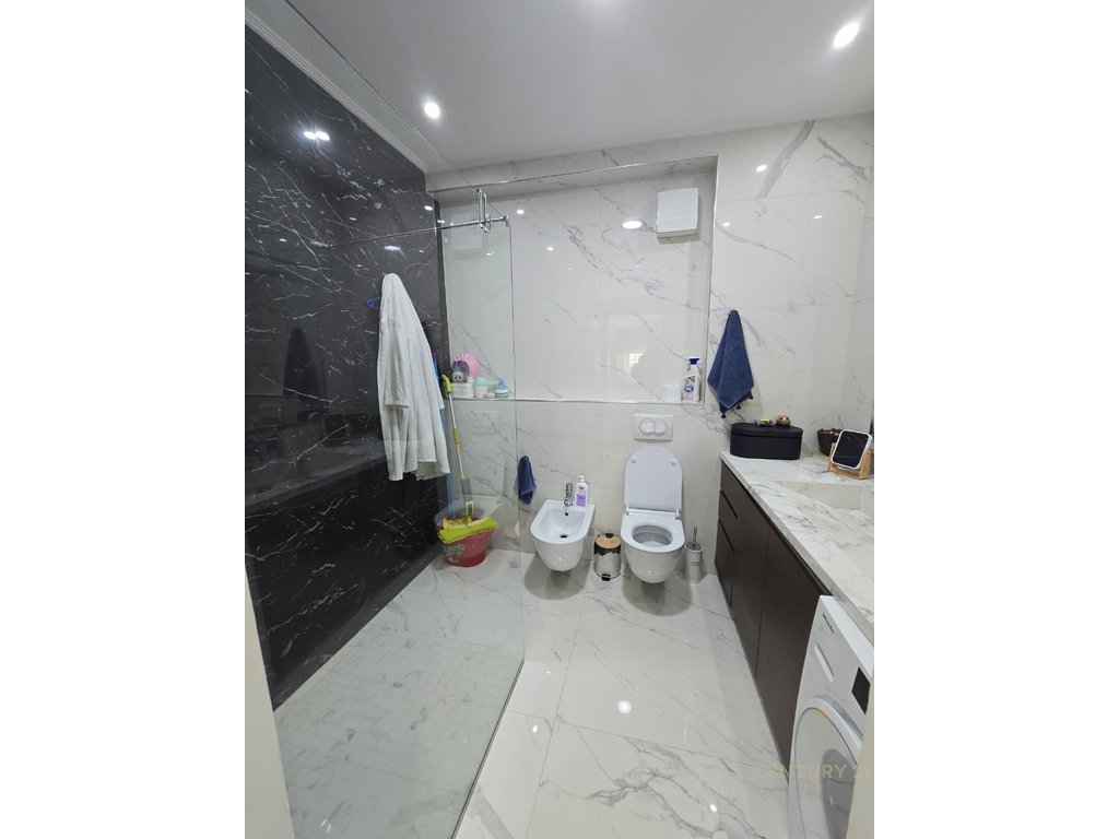Apartment 3+1+2+balcony+storage+garage on Kosovareve Street.