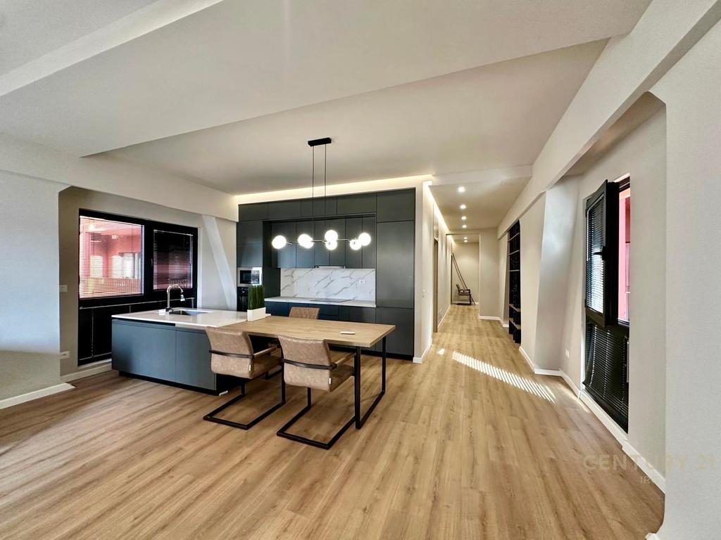 Apartament 2+1+2, Tirana Garden Building