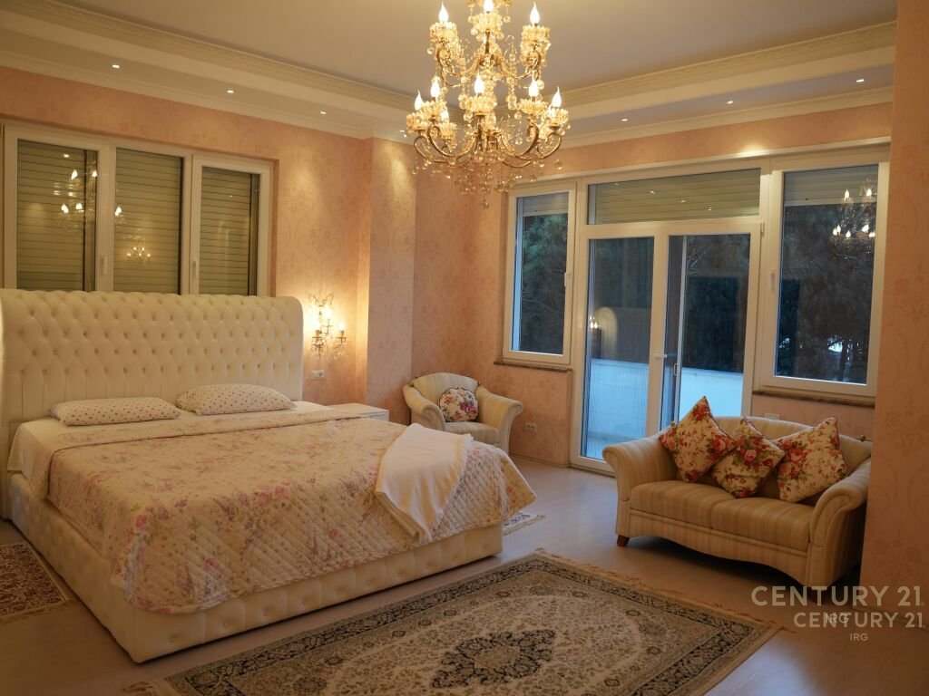 Unique villa for sale in Qetesia Residence, Qerret!