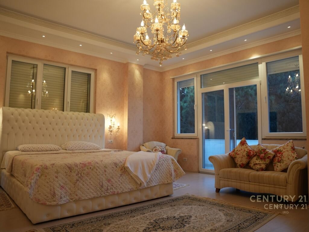 Unique villa for sale in Qetesia Residence, Qerret!