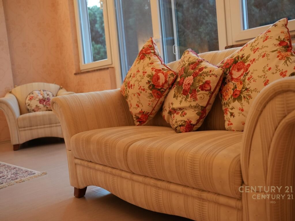 Unique villa for sale in Qetesia Residence, Qerret!