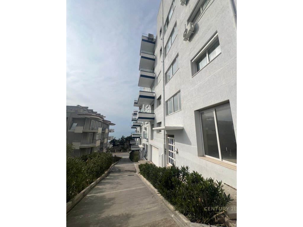Apartment 2+1+2 for sale at Uji i Ftohte