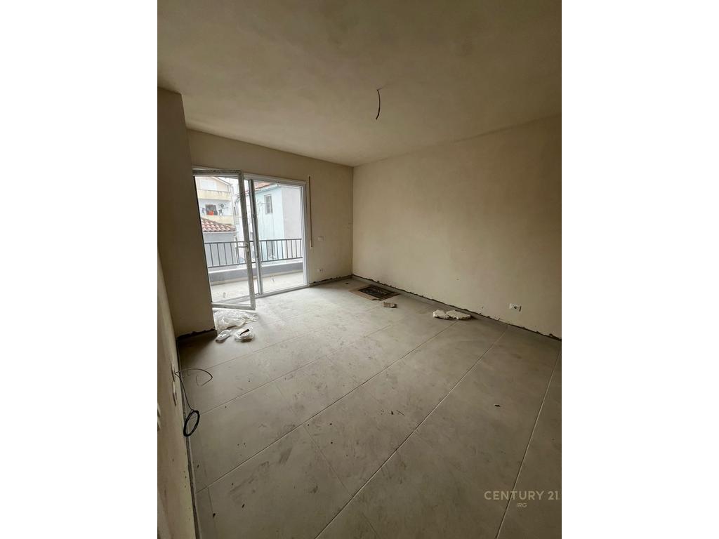 APARTAMENT 2+1 PER SHITJE / 5 MAJ