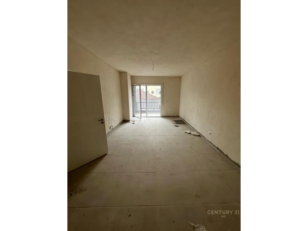 APARTAMENT 2+1 PER SHITJE / 5 MAJ