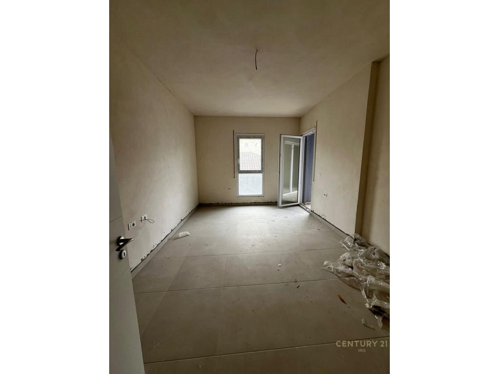 APARTAMENT 2+1 PER SHITJE / 5 MAJ