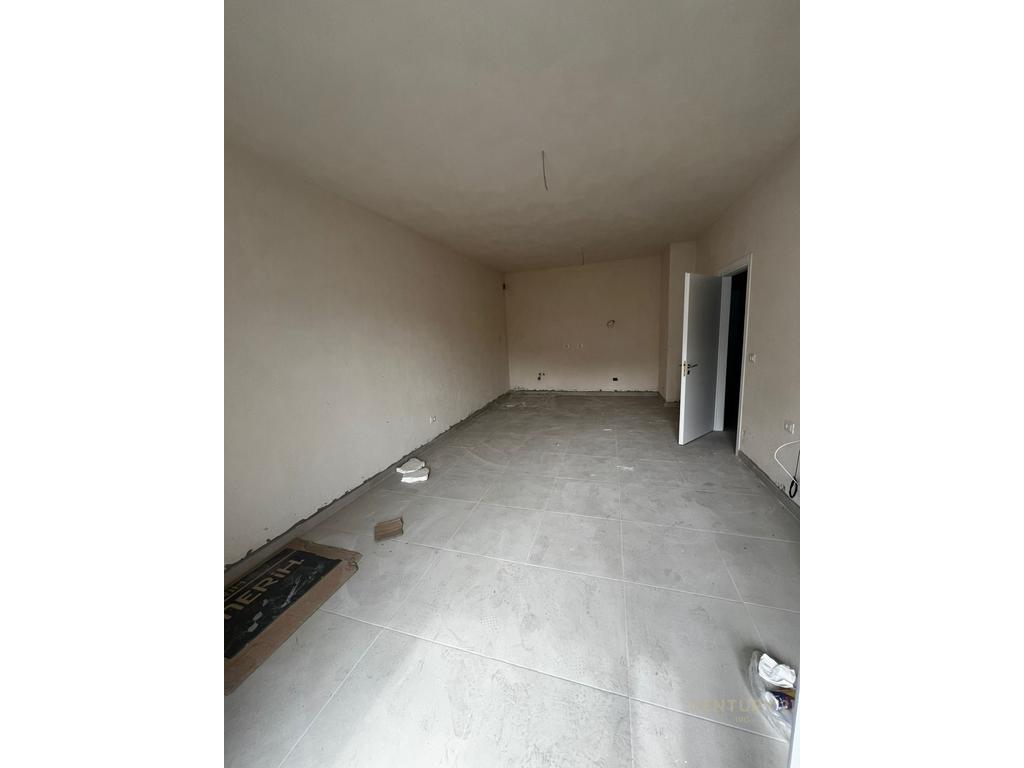 APARTAMENT 2+1 PER SHITJE / 5 MAJ