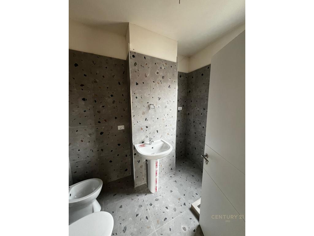 APARTAMENT 2+1 PER SHITJE / 5 MAJ