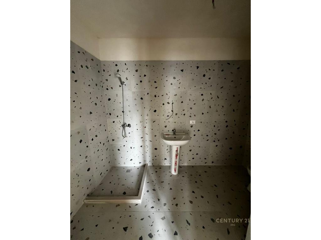 APARTAMENT 2+1 PER SHITJE / 5 MAJ