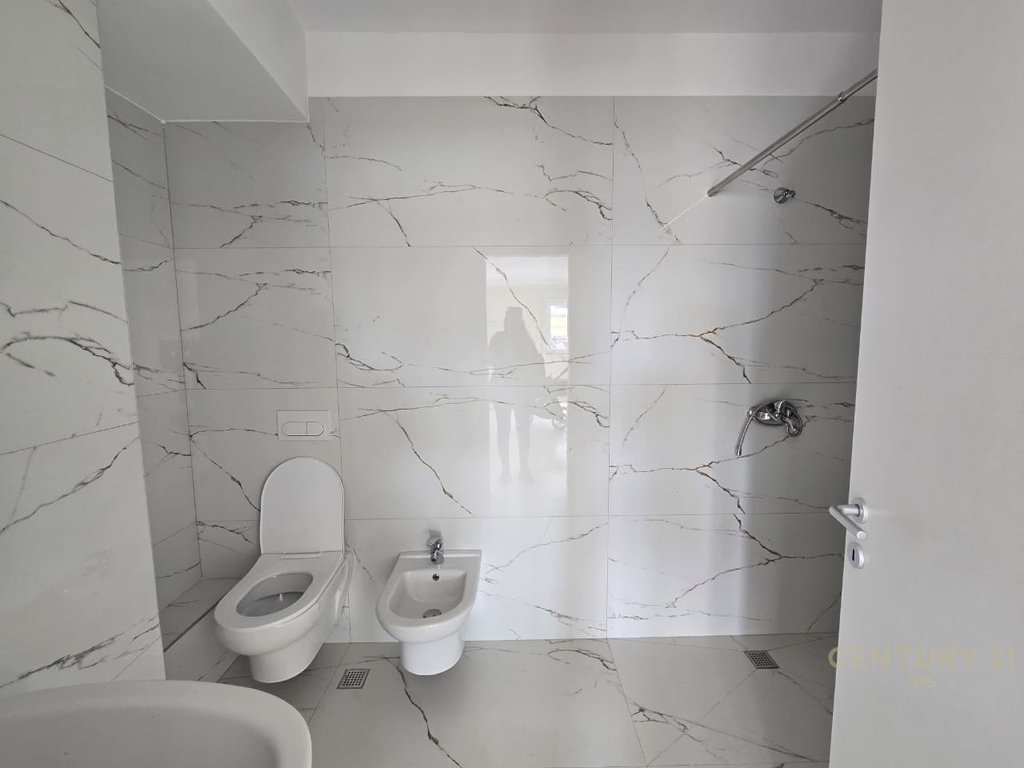2+1 EMPTY APARTMENT FOR RENT AT 'DONIKA CENTER'!