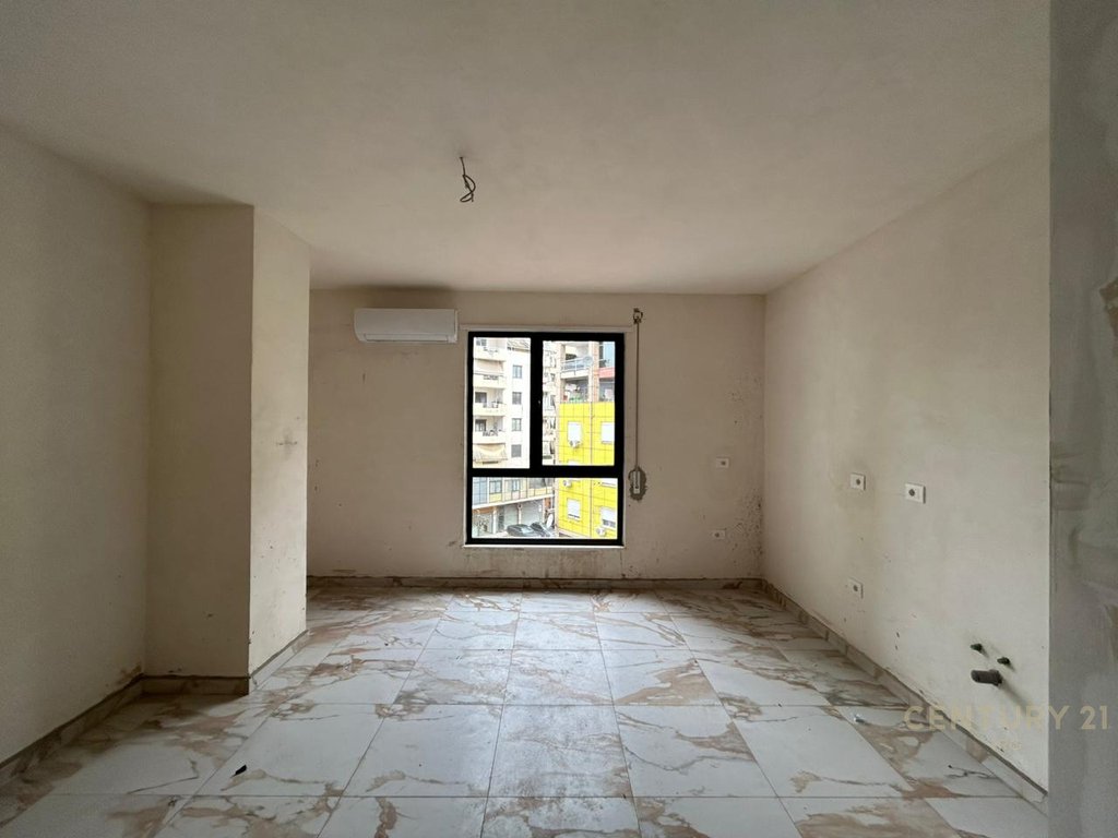 EMPTY APARTMENT FOR RENTAL OFFICES.