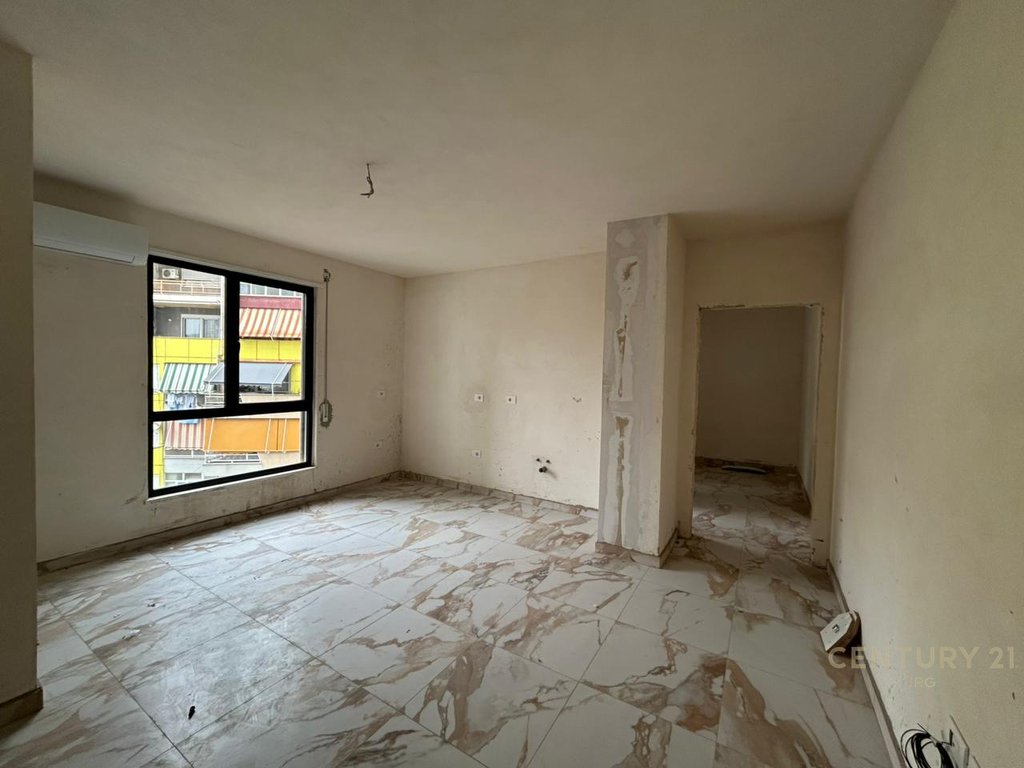 EMPTY APARTMENT FOR RENTAL OFFICES.