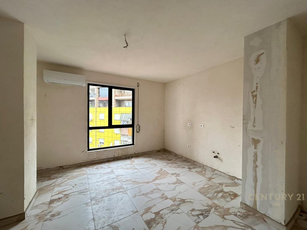 EMPTY APARTMENT FOR RENTAL OFFICES.