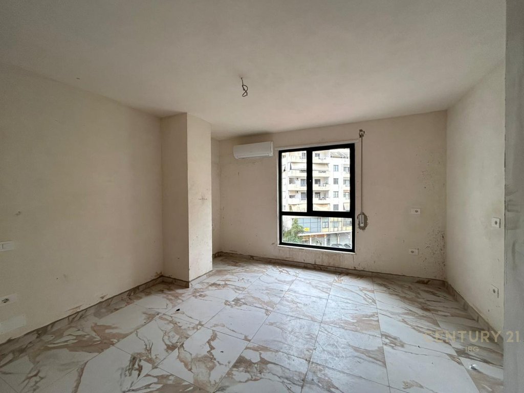 EMPTY APARTMENT FOR RENTAL OFFICES.