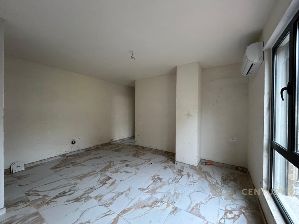 EMPTY APARTMENT FOR RENTAL OFFICES.
