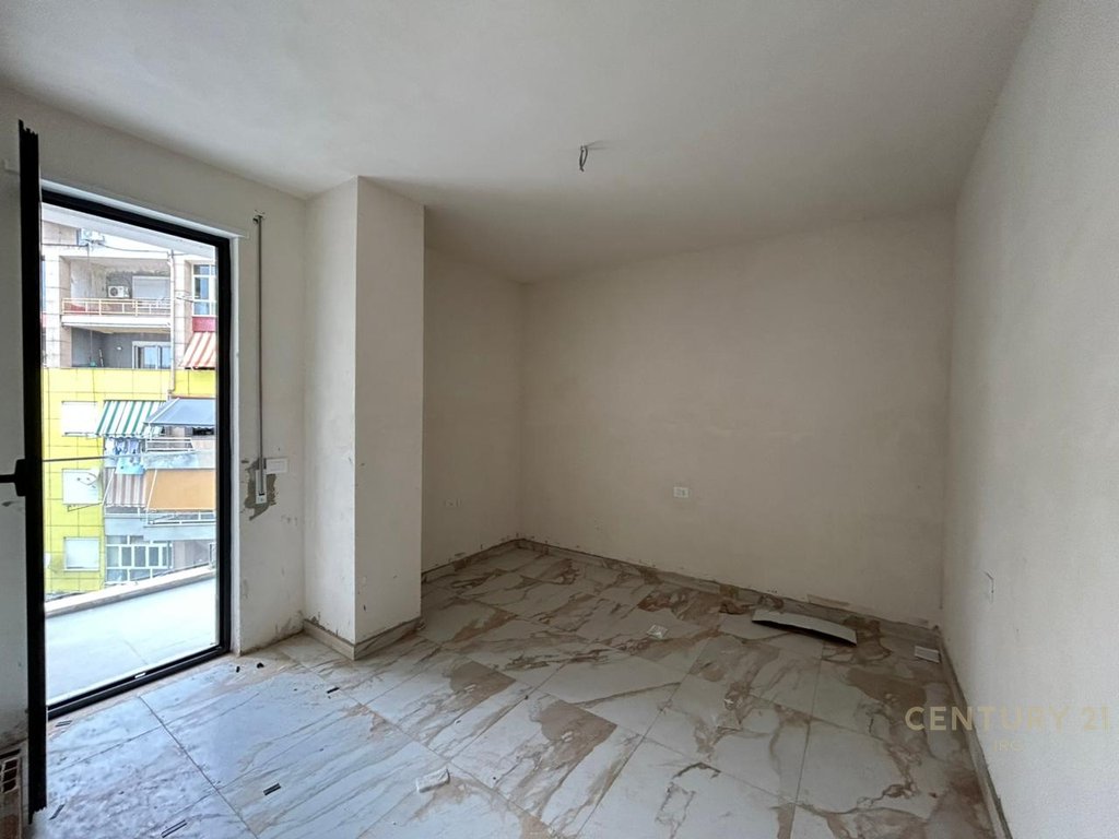 EMPTY APARTMENT FOR RENTAL OFFICES.
