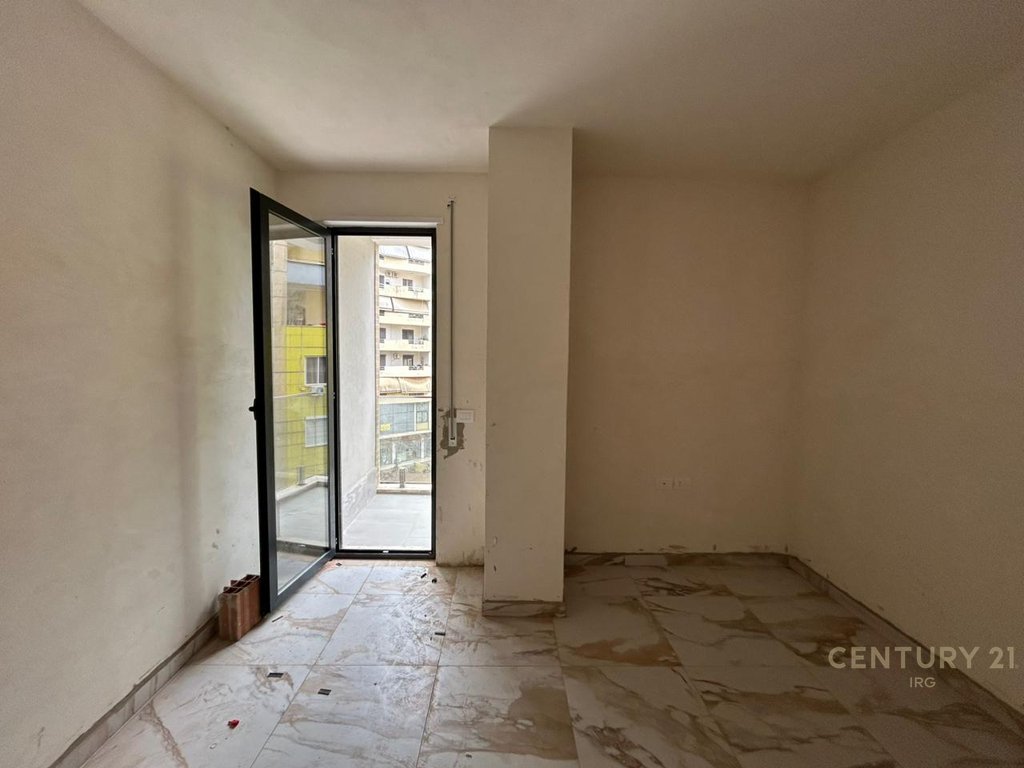 EMPTY APARTMENT FOR RENTAL OFFICES.