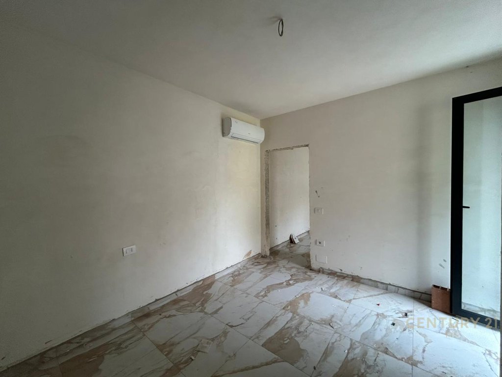 EMPTY APARTMENT FOR RENTAL OFFICES.