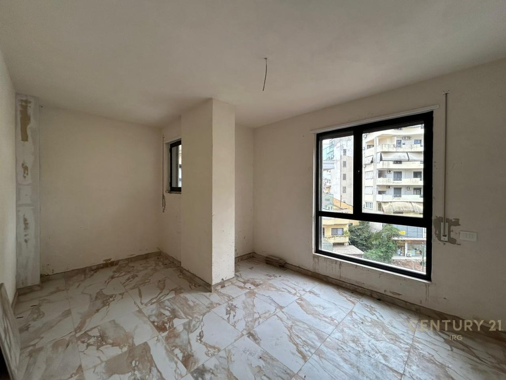 EMPTY APARTMENT FOR RENTAL OFFICES.