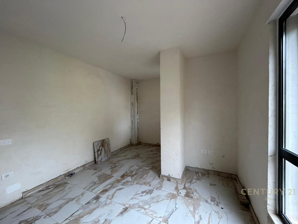 EMPTY APARTMENT FOR RENTAL OFFICES.