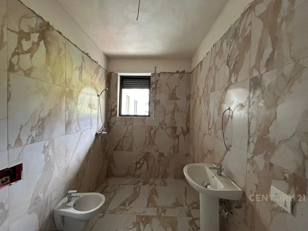 EMPTY APARTMENT FOR RENTAL OFFICES.
