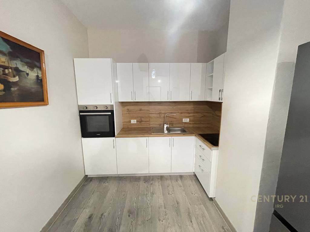 JEPET APARTAMENT ME QIRA NË XHAMLLIK