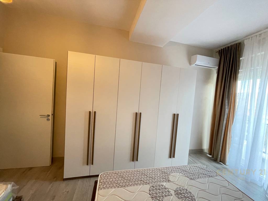 JEPET APARTAMENT ME QIRA NË XHAMLLIK