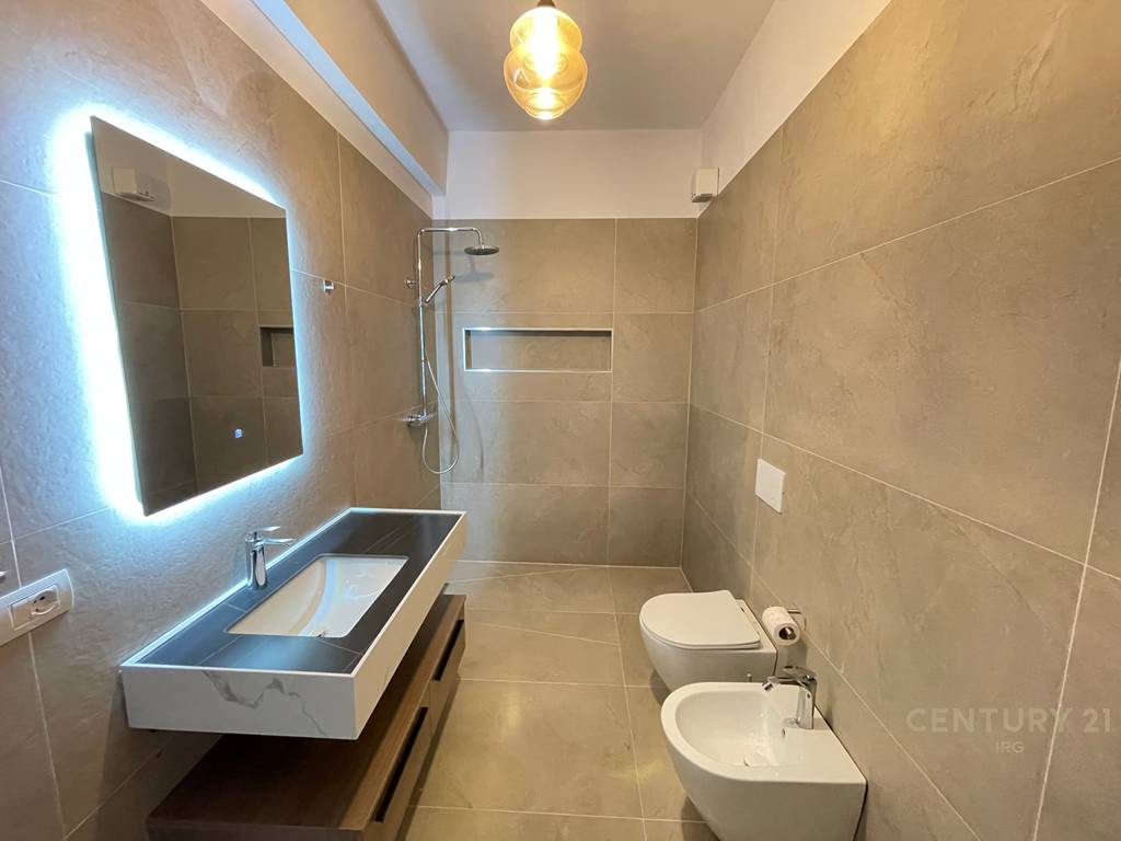 JEPET APARTAMENT ME QIRA NË XHAMLLIK