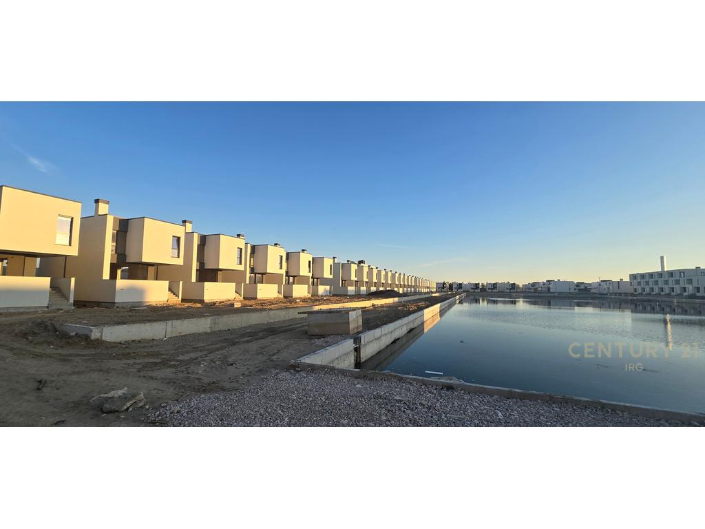 3-STOREY VILLA WITH TURQUOISE POOL MARINA, LALEZ BAY!