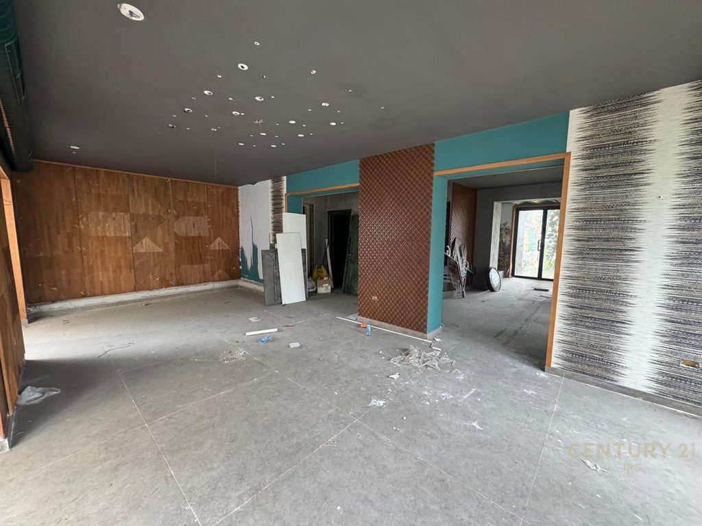 Commercial space for sale on Muhamet Gjollesha street!