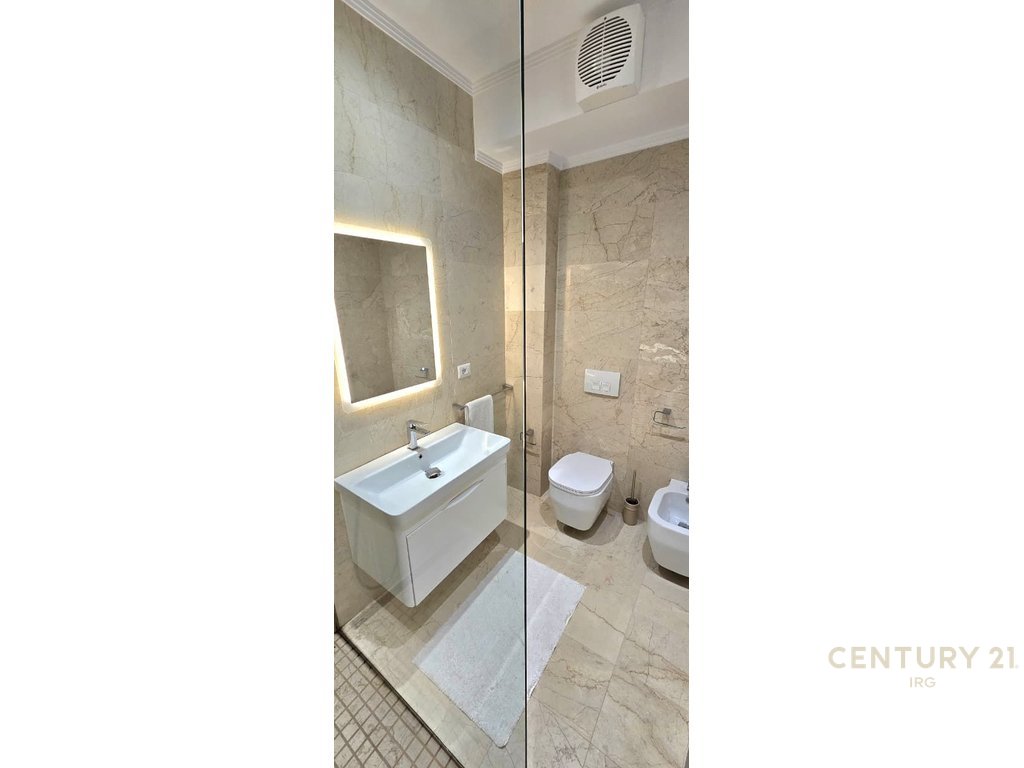 Jepet me Qira Apartament 2+1+2 + Post Parkimi 📍 Pranë Radisson Collection Morina Hotel Tirana – Liqeni i Thatë